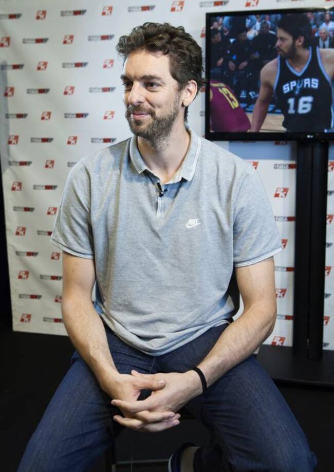 Pau Gasol, delante de su versión virtual
