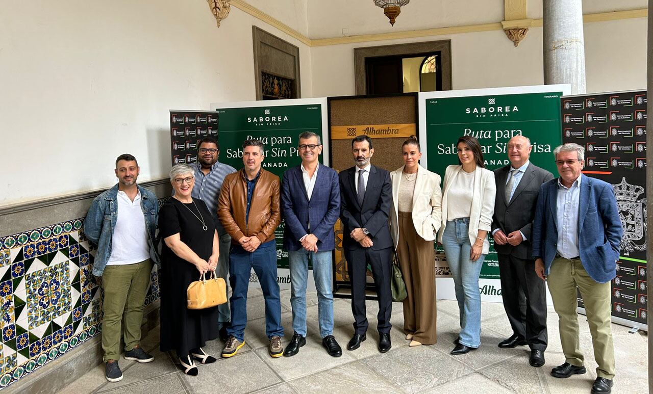 Presentación en el Ayuntamiento de Granada la ruta gastronómica &quot;Saborear Sin Prisa&quot; de Cervezas Alhambra