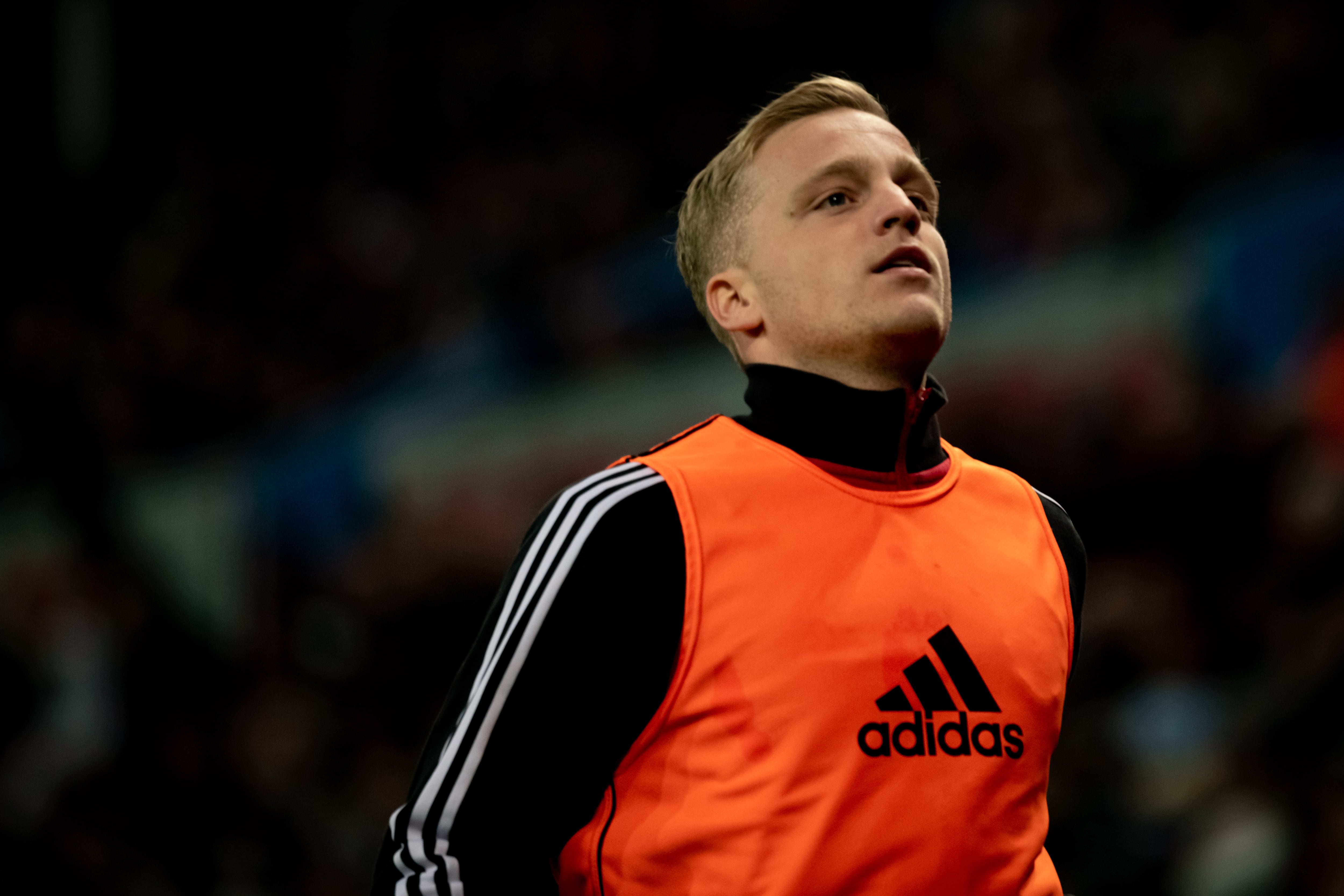 Donny van de Beek entrena antes de un partido con el Manchester United