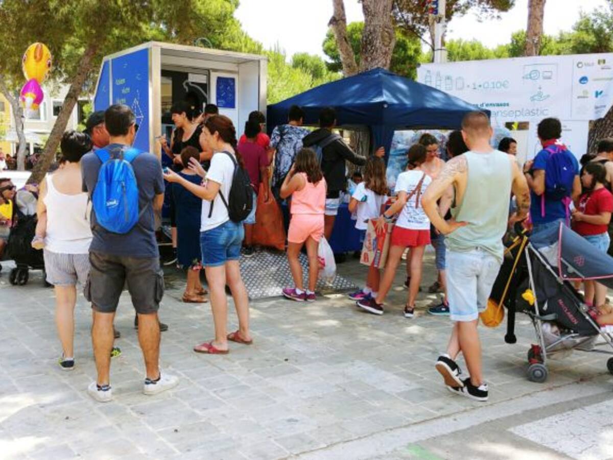 Reciclar envases en las fiestas de Sant Agustí tiene premio