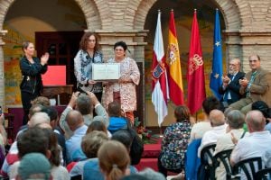 Las representantes de las Asociaciones Memorialistas, con su diploma