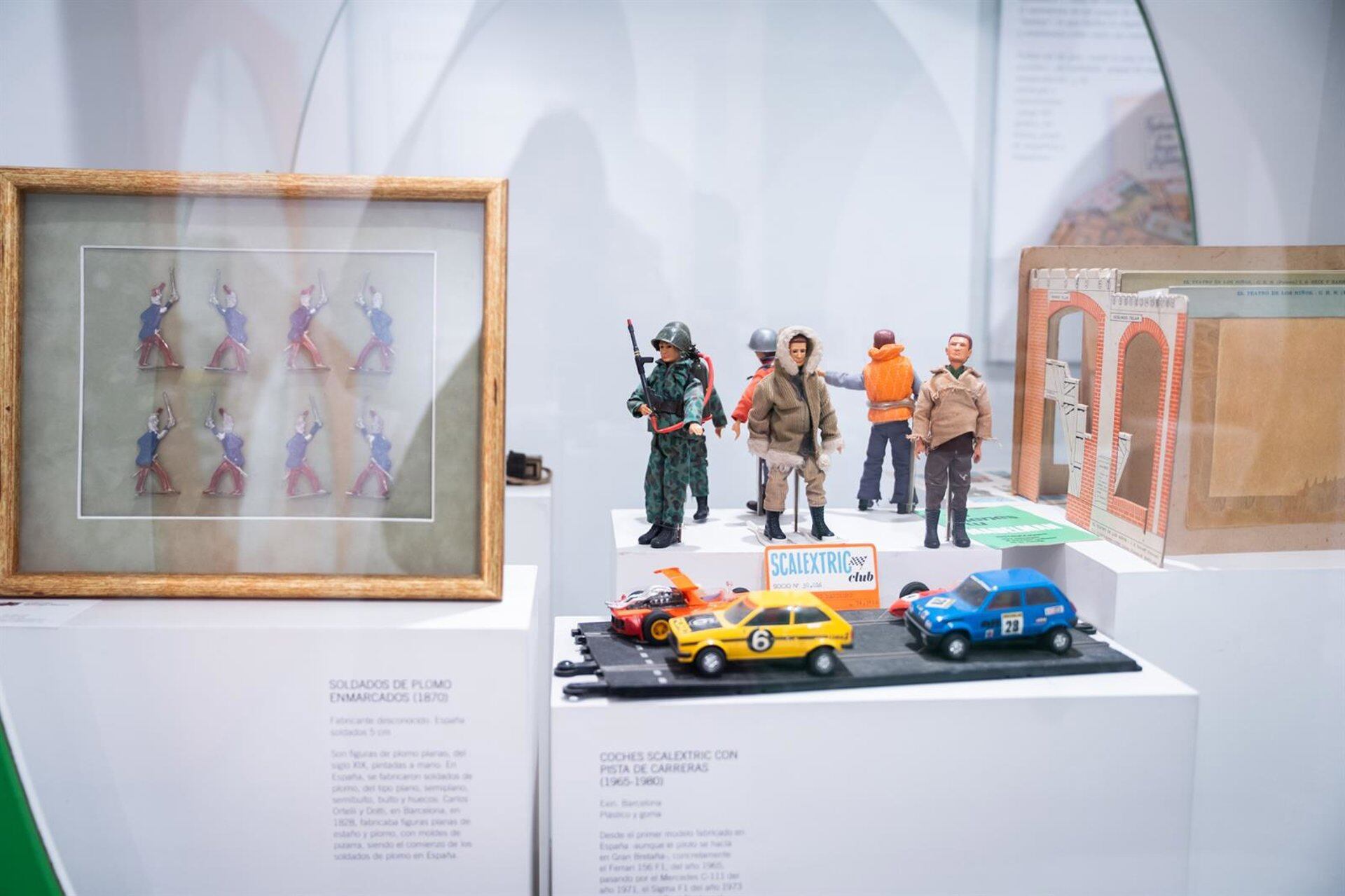 Ayuntamiento de Málaga presenta las muestras con temática navideña 'Tesoros de infancia' y 'Milagro de luz'