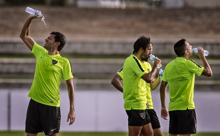 Miguel Torres, Angeleri y Charles en un entrenamiento en el Ciudad de Málaga