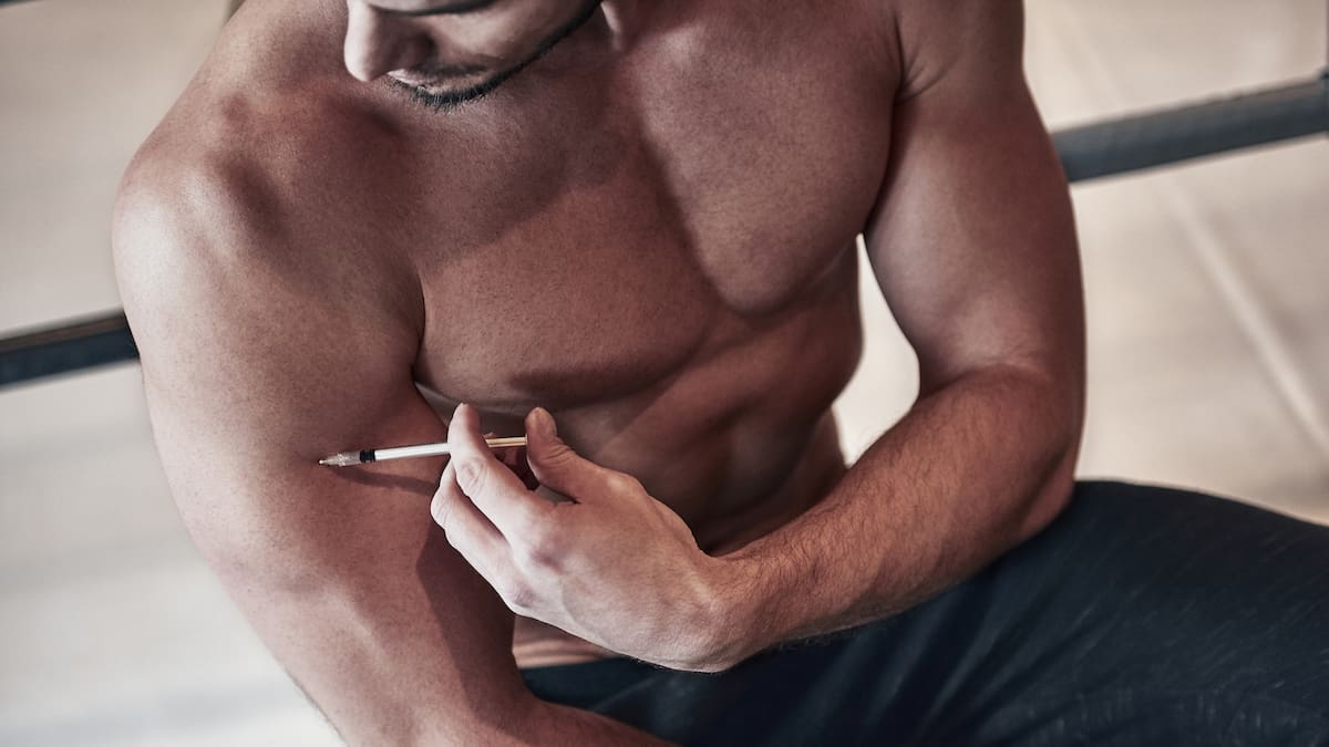 Entrevista en a la concejal Marta Torrado y al sociólogo Víctor Agulló sobre la campaña "Deporte Seguro" para prevenir el uso de anabolizantes