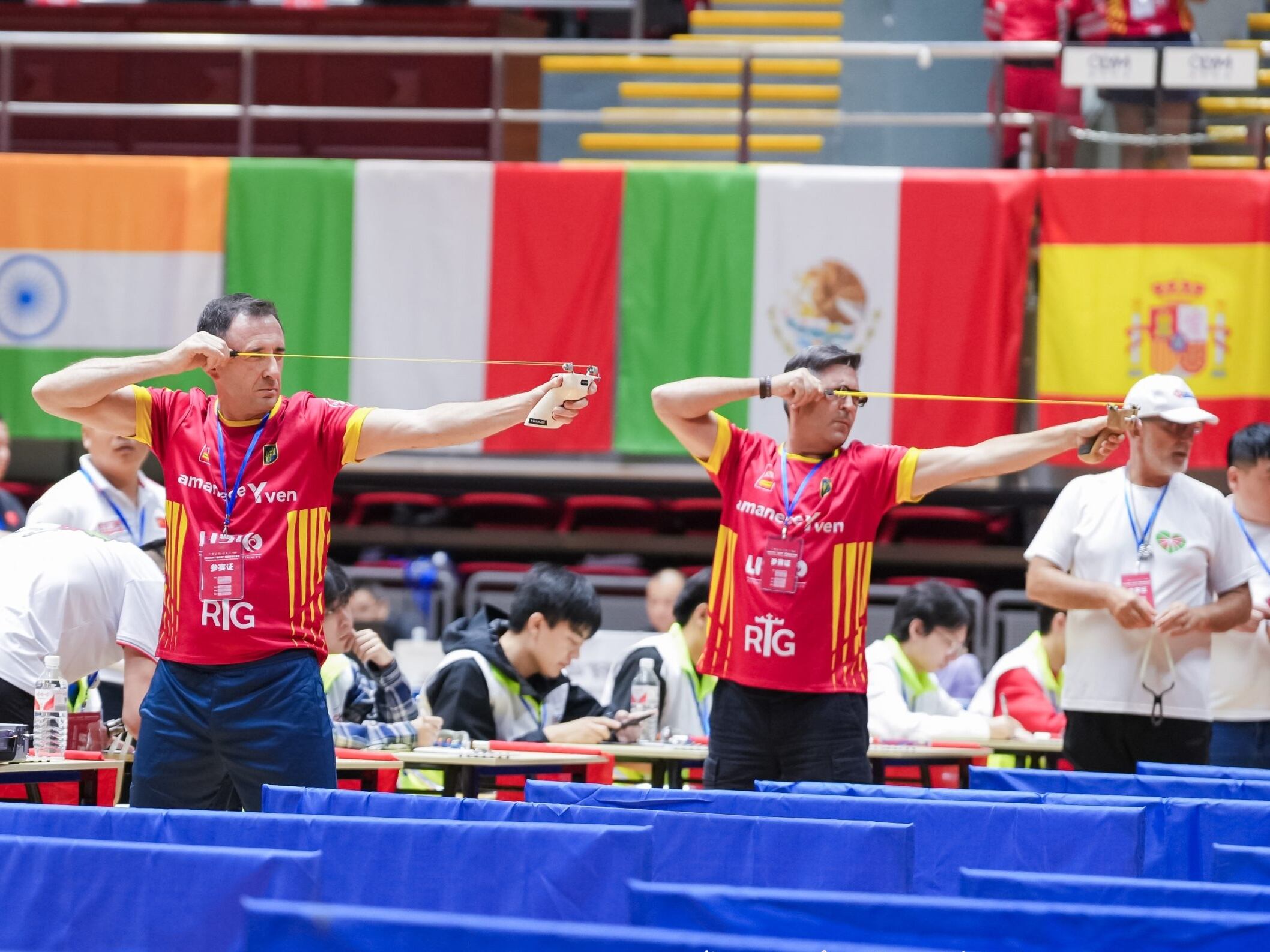 Tiradores españoles en el mundial de tirachinas de Shanghái (China)