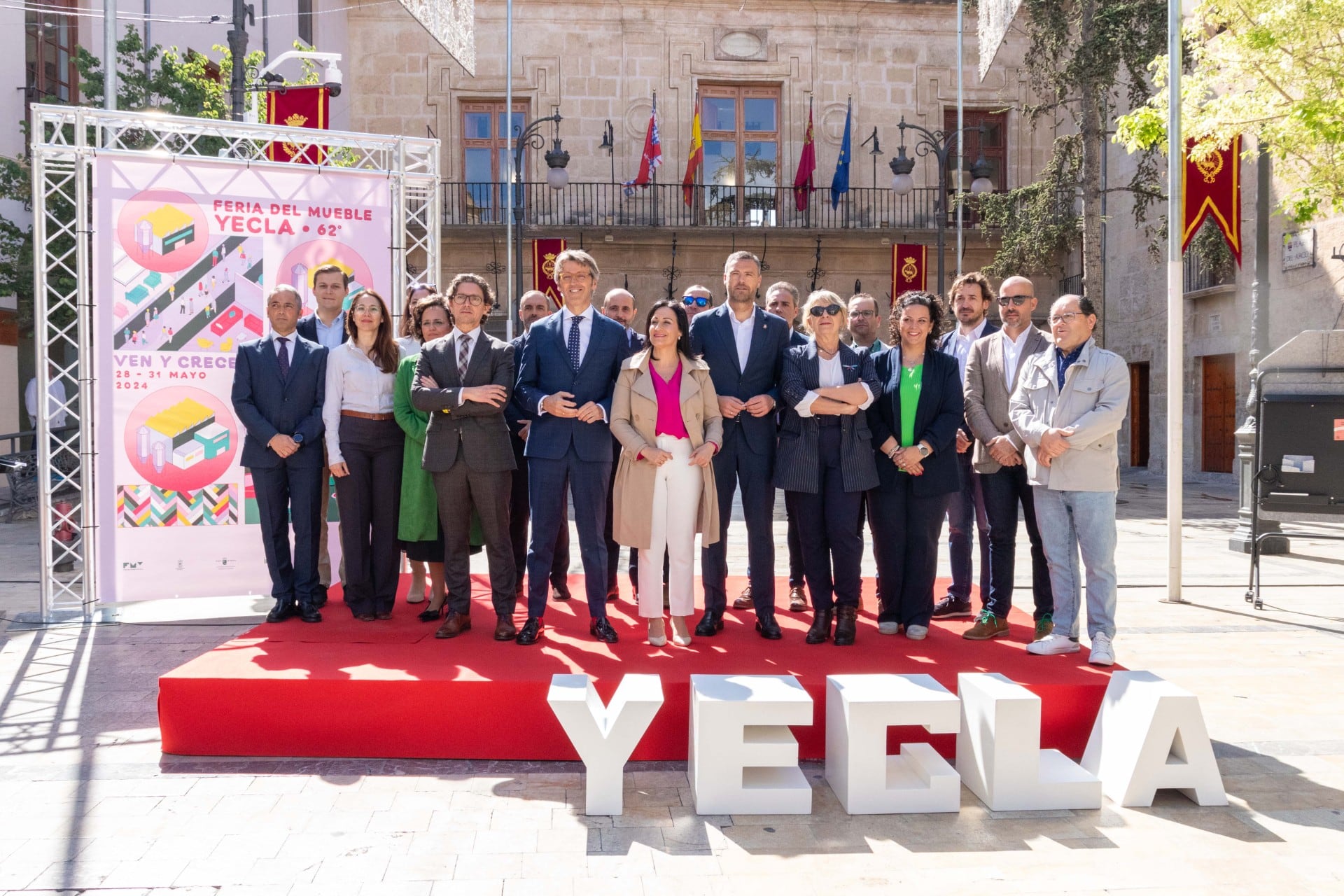 Durante la presentación en Caravaca de la 62 edición de la Feria del Mueble de Yecla