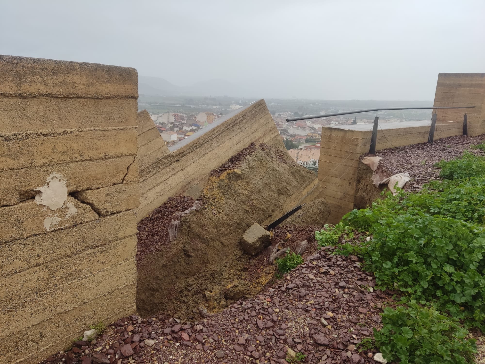 Parte del castillo de Nogalte de Puerto Lumbreras se ha derribado