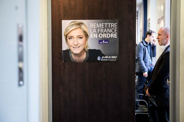 Cartel de la campaña de Marine Le Pen para las presidenciales en Francia