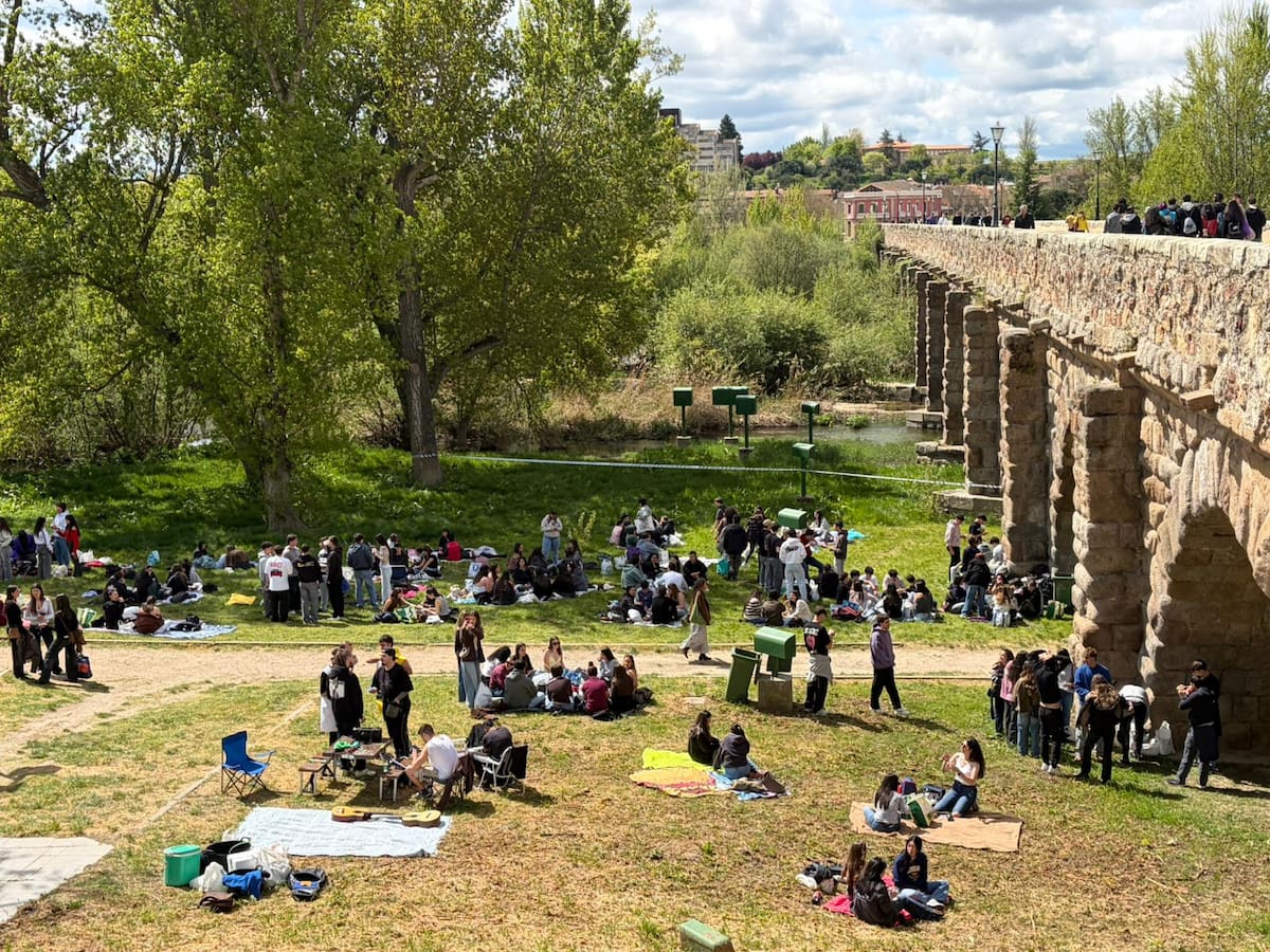 Salamanca empieza a vivir su Lunes de Aguas de 2026 pendiente del cielo, con frío y con el gran apagón olvidado