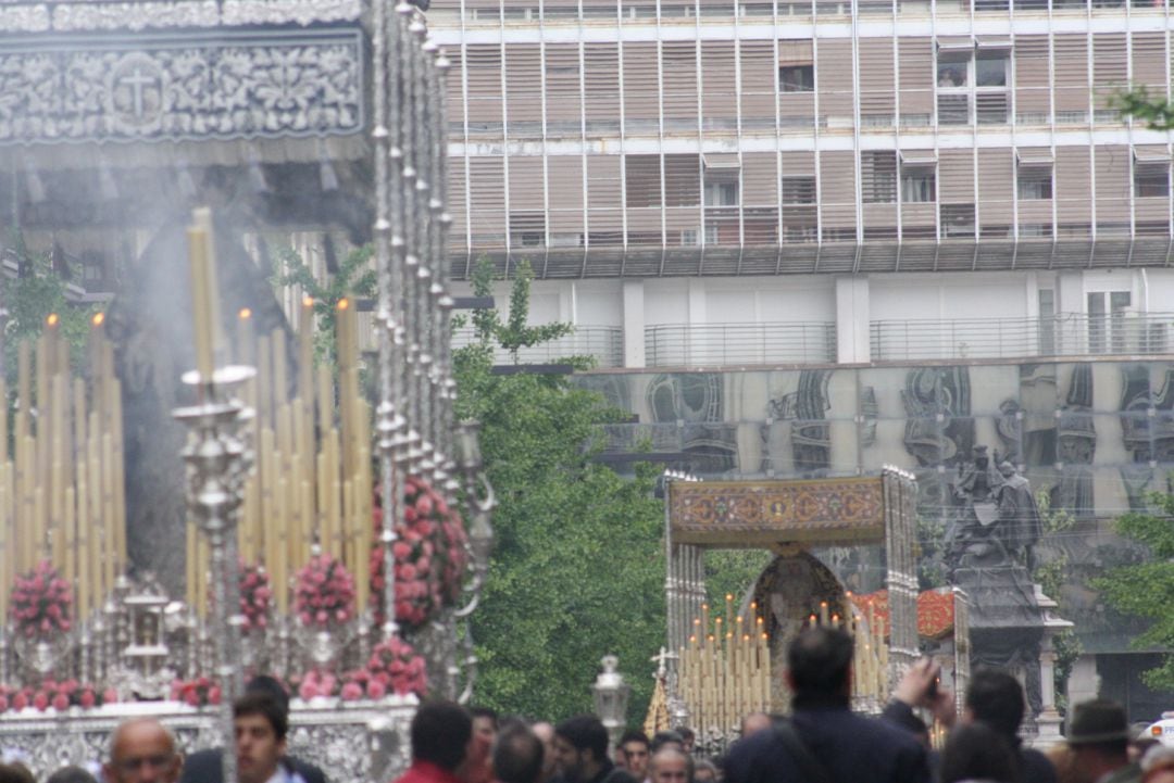 Dos de los palios de la Semana Santa de Granada en la Magna Mariana de 2013