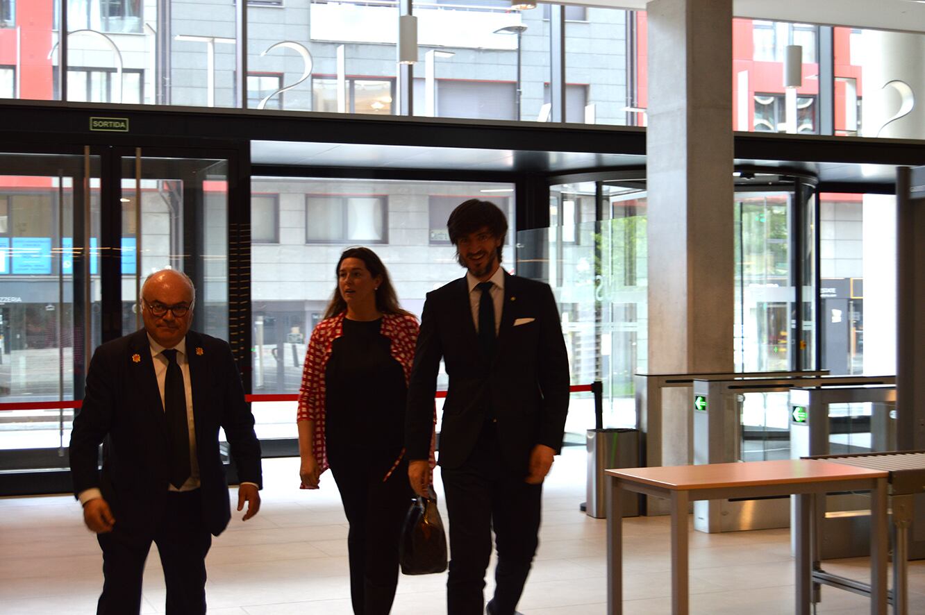 Carles Ensenyat i Maria Martisella a la Seu de la Justícia per declarar com a testimonis al judici contra Carine Montaner.