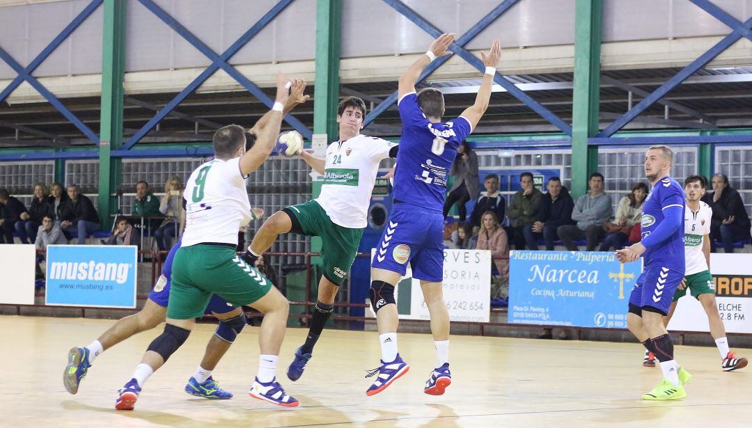 El C.BM. Elche Alberola se impuso con solvencia al Torrevieja