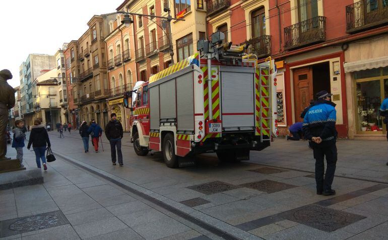 Los bomberos en la Calle Mayor de Palencia