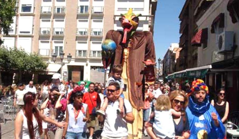 Los gigantes son ya una tradición en el inicio de las fiestas de Leganés