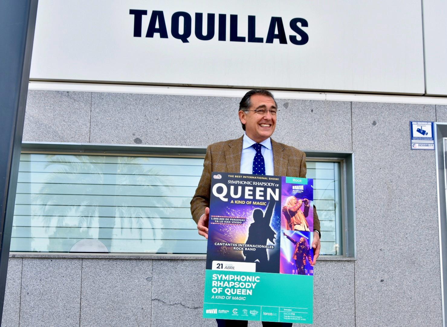 Santiago Parra, concejal de la Oficina de Eventos presenta el espectáculo de Queen