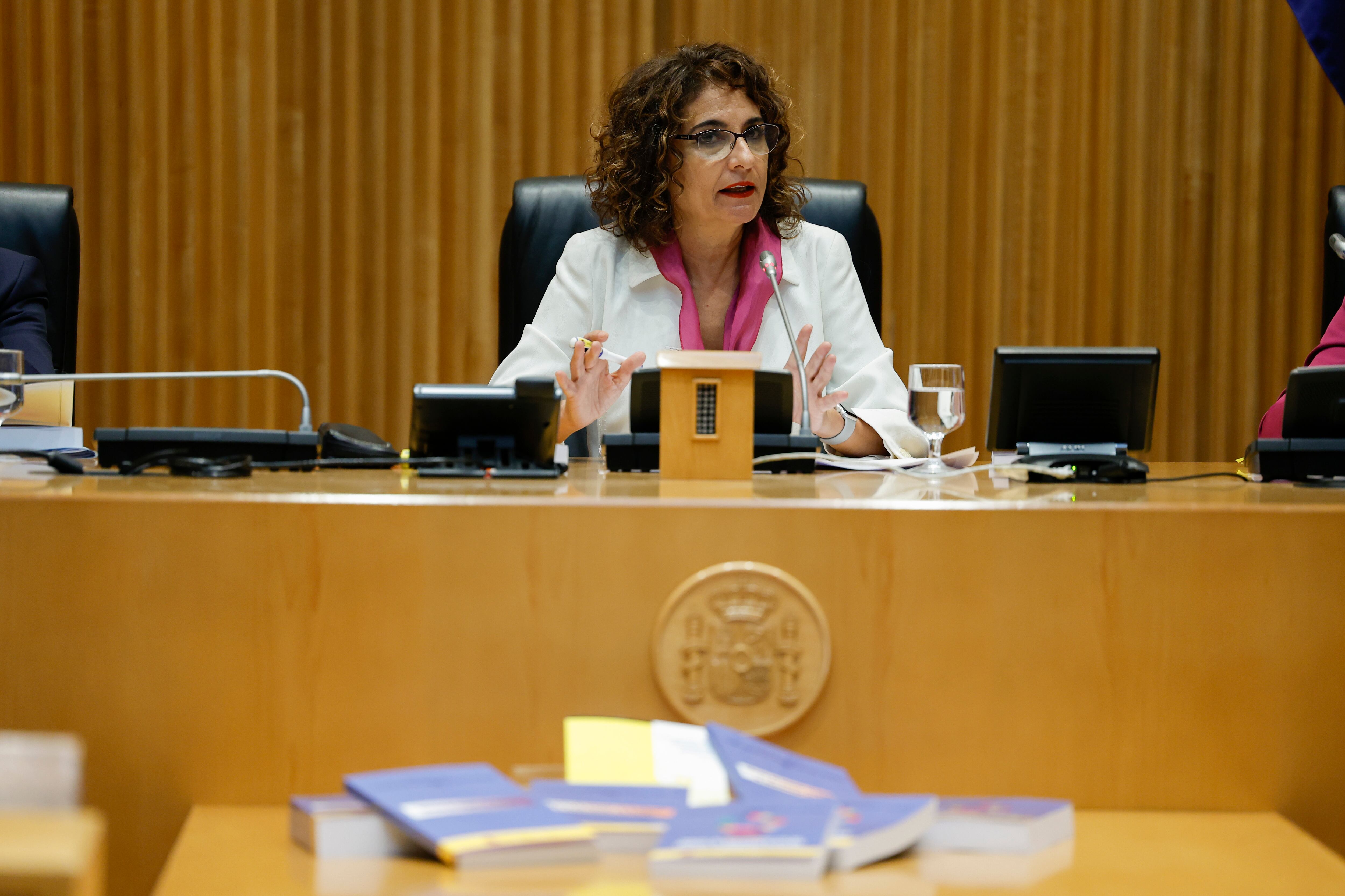 MADRID, 06/10/2022.- La ministra de Hacienda, María Jesús Montero (c), durante la presentación de los Presupuestos 2023, este jueves en el Congreso. EFE/Chema Moya
