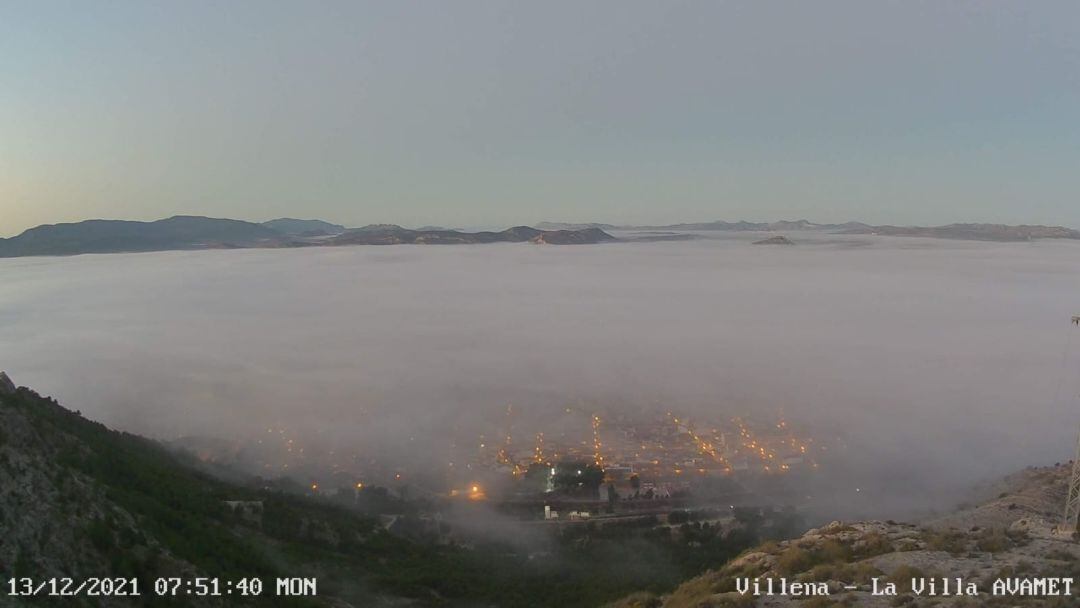 Imagen de Villena bajo la niebla