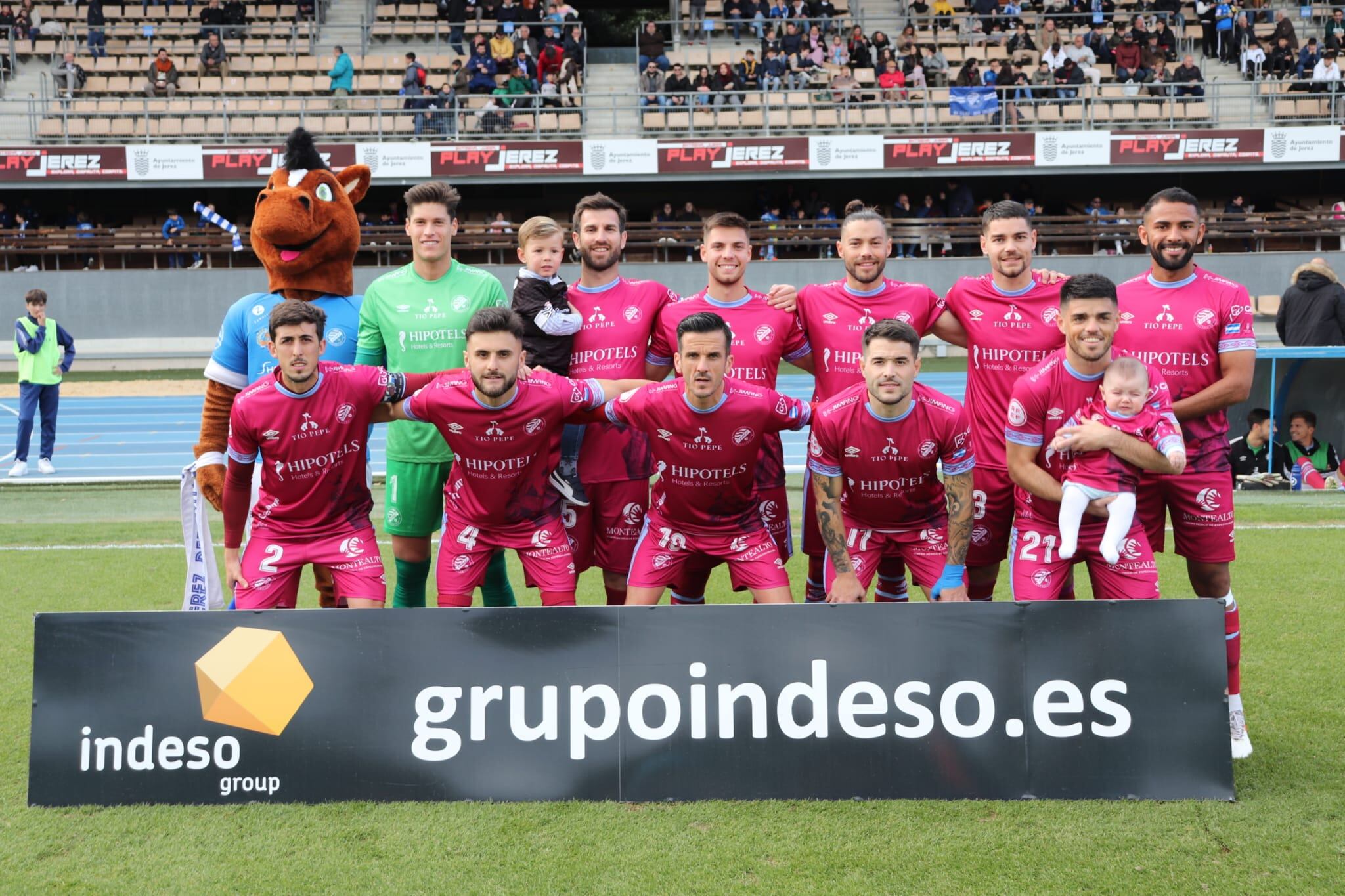 El Xerez DFC lució la tercera equipación dedicada a Lola Flores