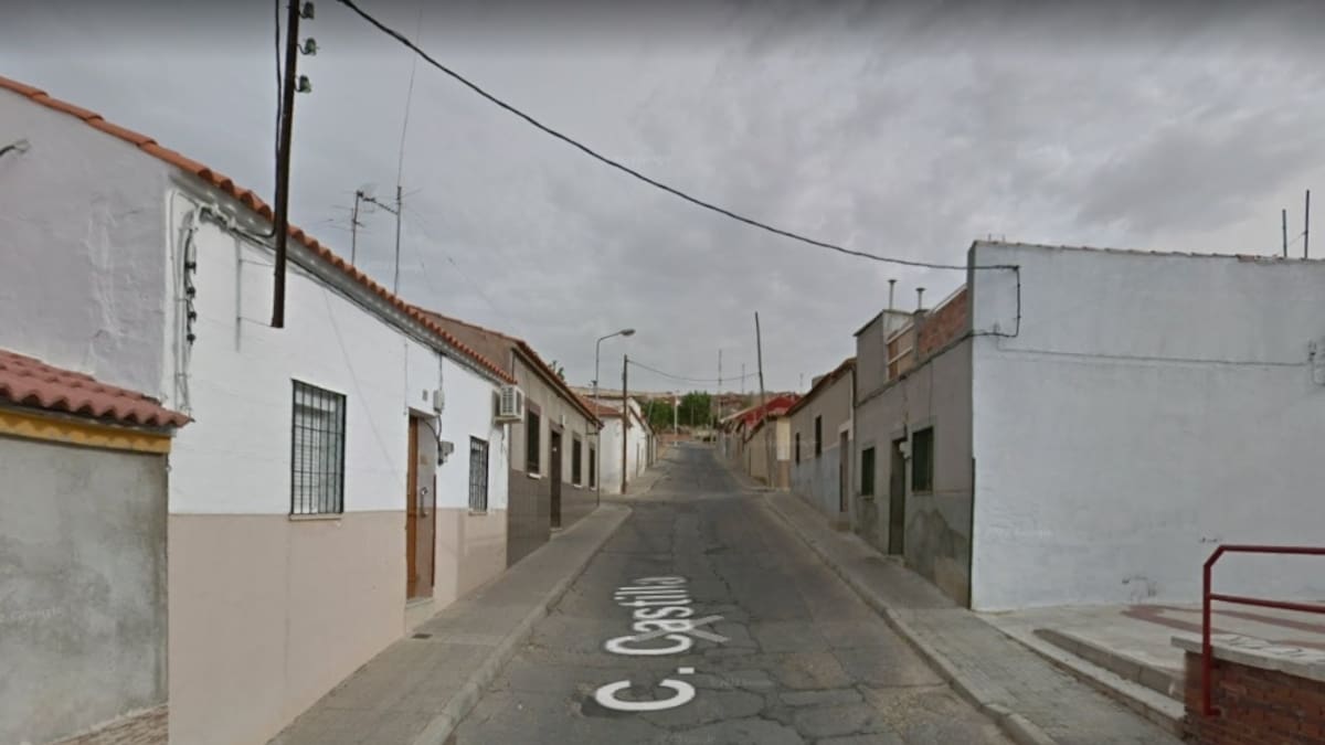 Un menor de quince años y su abuelo heridos en una reyerta callejera en Puertollano