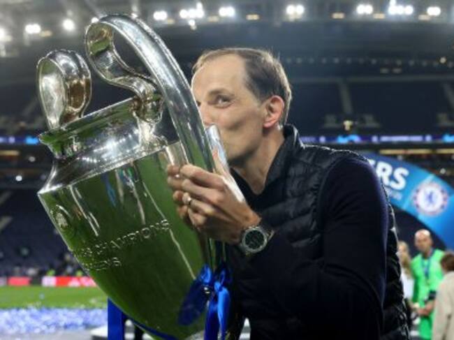Tuchel besando el título de la Champions