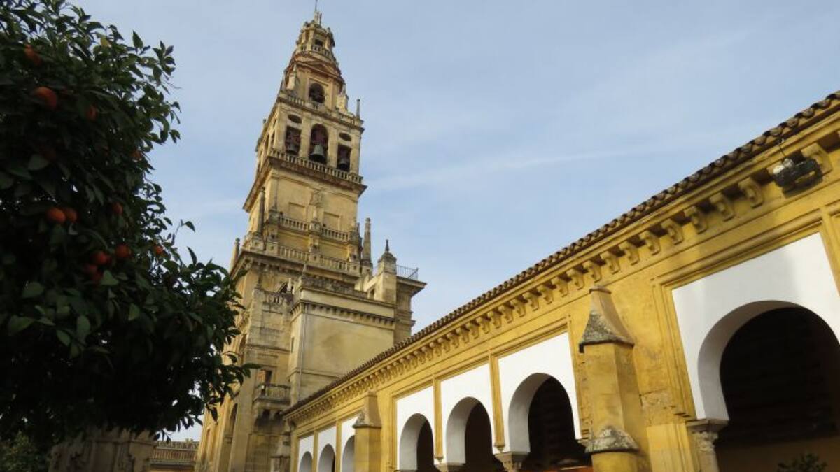 El Defensor preguntará a la Junta por la gestión del Cabildo en la Mezquita
