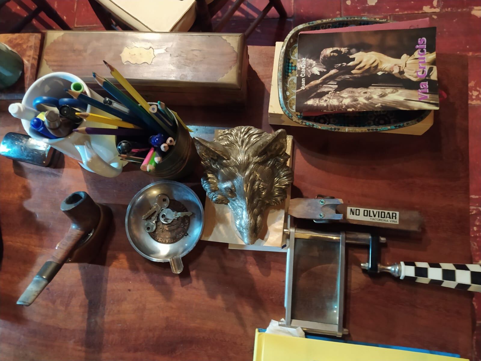 Detalle de la mesa del despacho personal de Pedro Zaragoza / J.G.