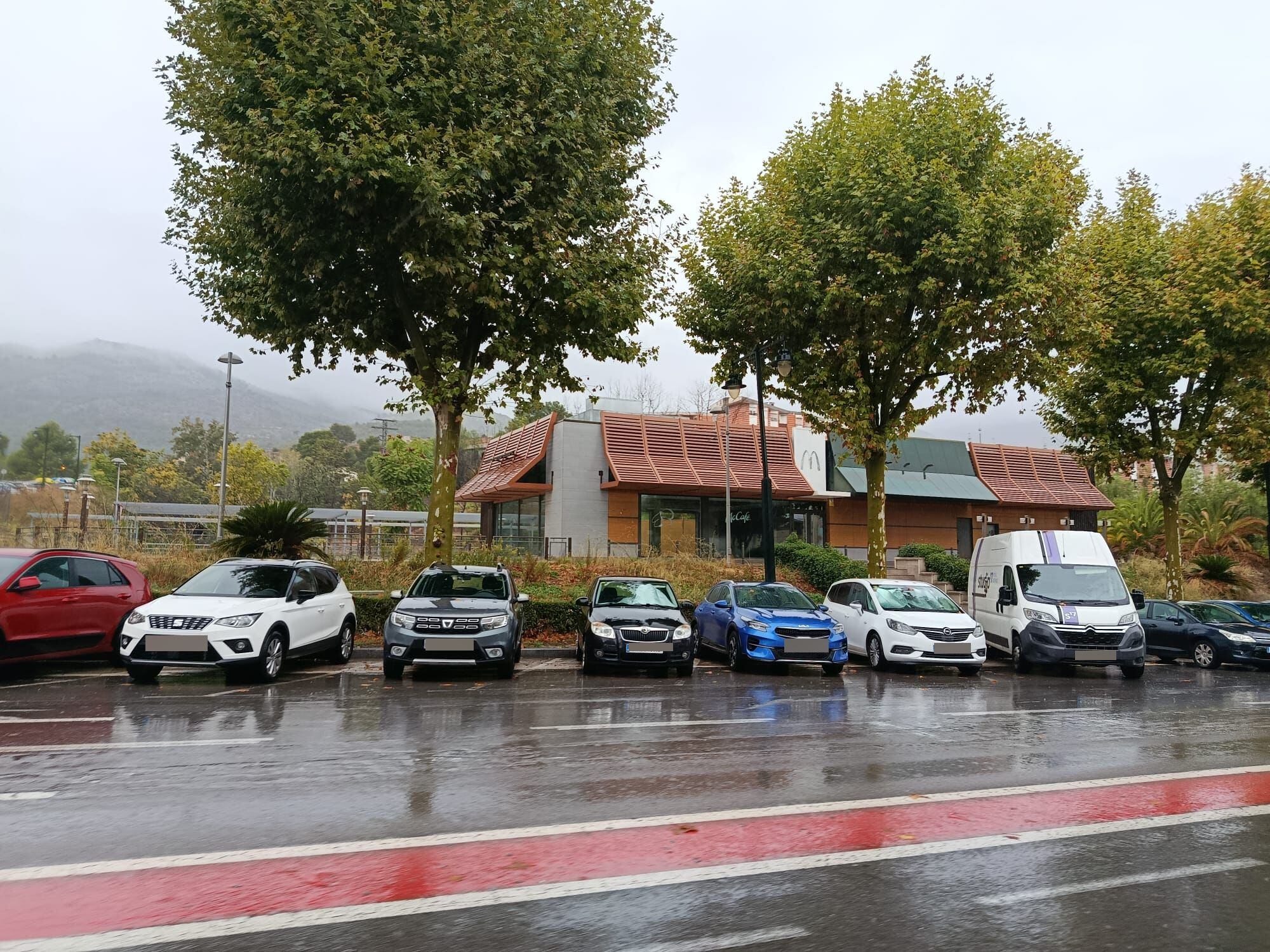 El Ayuntamiento habilitará el edificio que dejó el restaurante de comidas rápidas como centro polivalente para la EGM de Cotes Baixes.