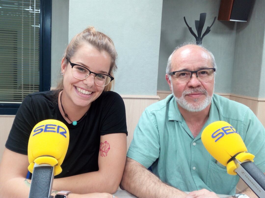 Juan Carlos Marín e Irene Vidal en el estudio de Radio Elda, durante la entrevista.