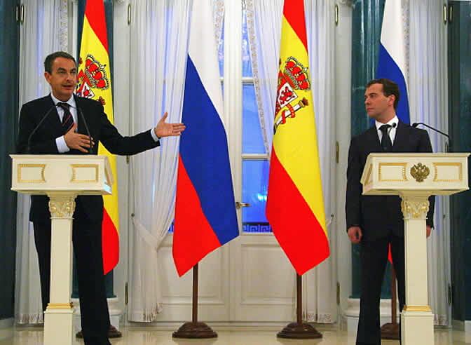 Zapatero se ha reunido en el Palacio Konstantinovski de San Petersburgo con el presidente ruso, Dimitri Medvédev