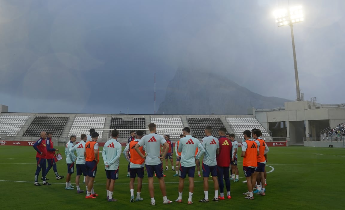 Un entreno de la Sub-21 en La Línea