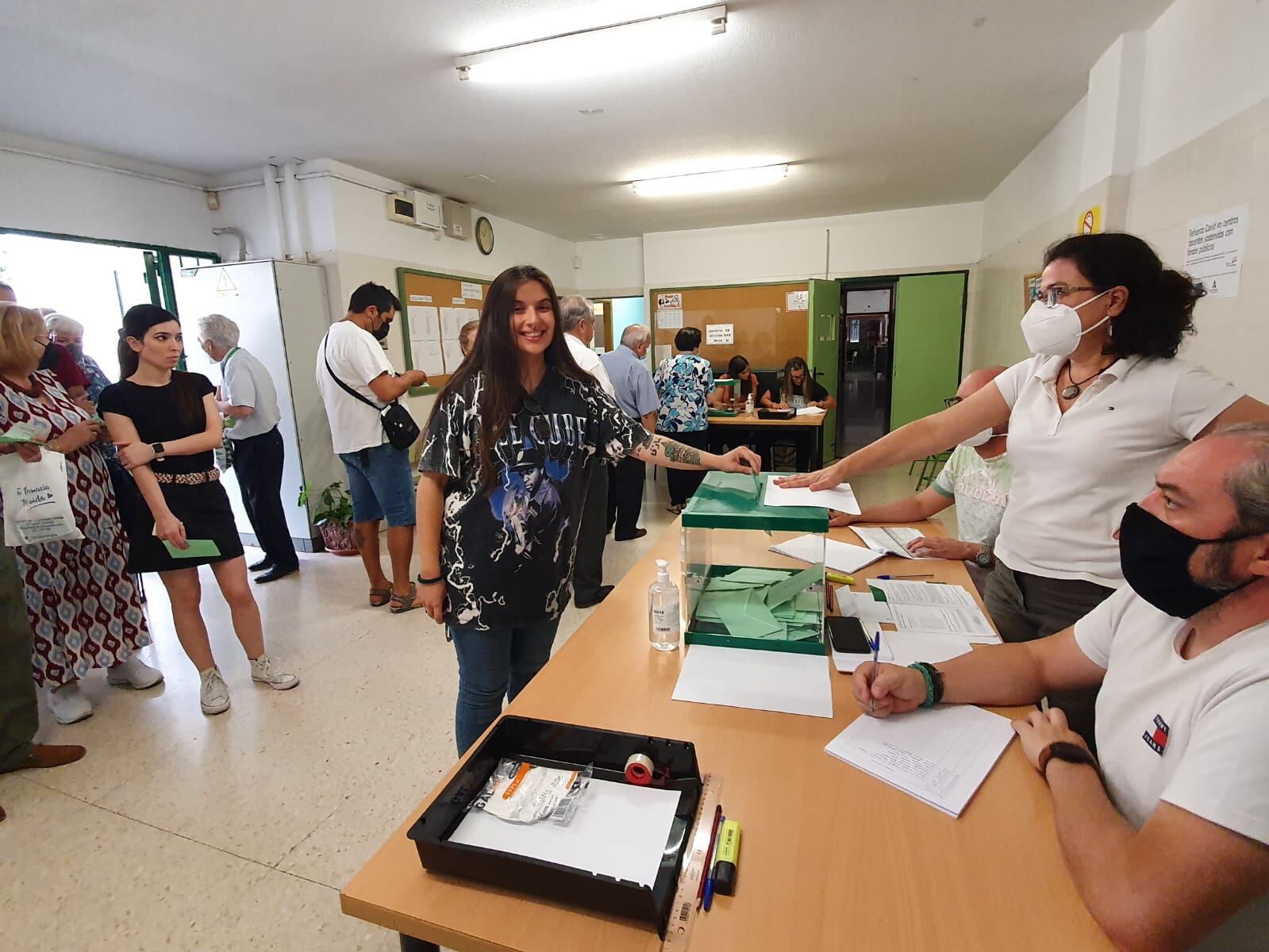 Marta Sánchez de Adelante Andalucía ha sido la primera candidata en votar esta mañana