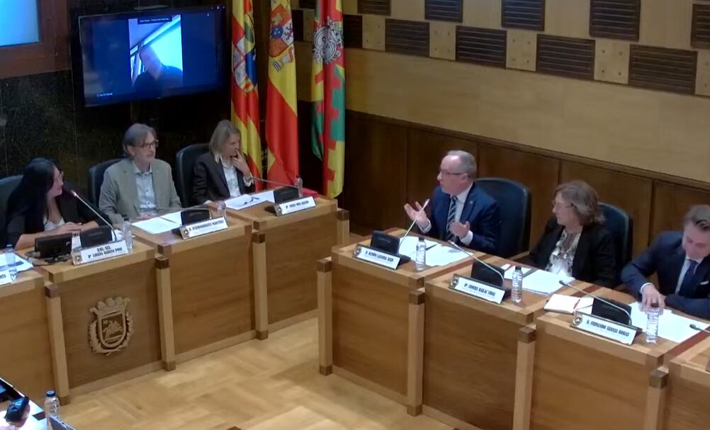 Ramón Lasaosa respondiendo en el último pleno a la moción del PP