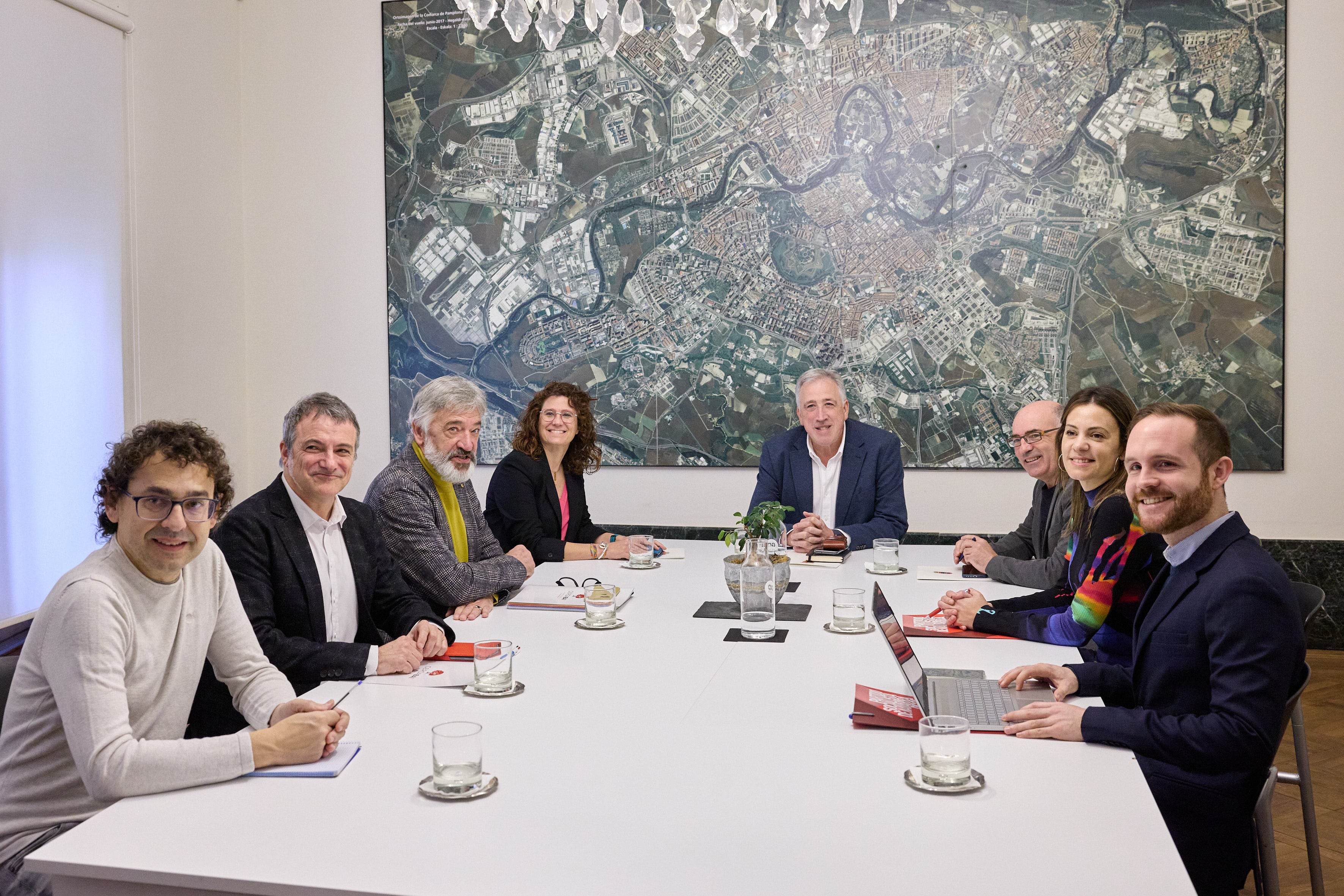 Representantes de los grupos municipales de Contigo-Zurekin, Geroa Bai, EH Bildu y PSN del Ayuntamiento de Pamplona. Grupos que este miércoles han aprobado los presupuestos de Pamplona.