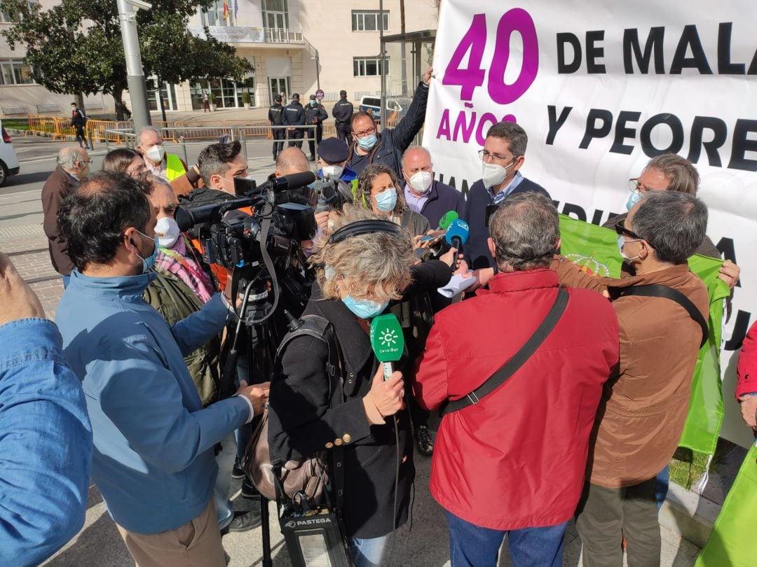 Juanma Camacho, portavoz de Jaén Merece Más, durante la comparecencia ante los medios de comunicación en Jaén.