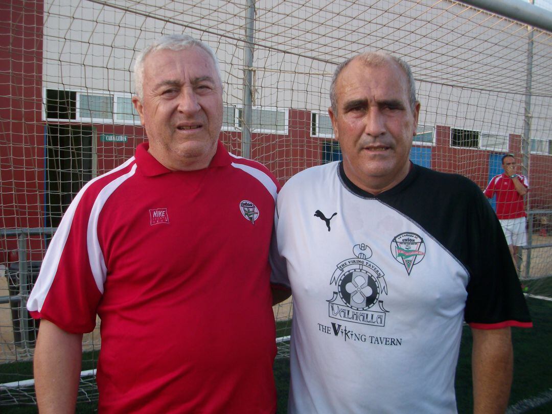 Antonio Ramón y Miguel Romera vestidos de corto.