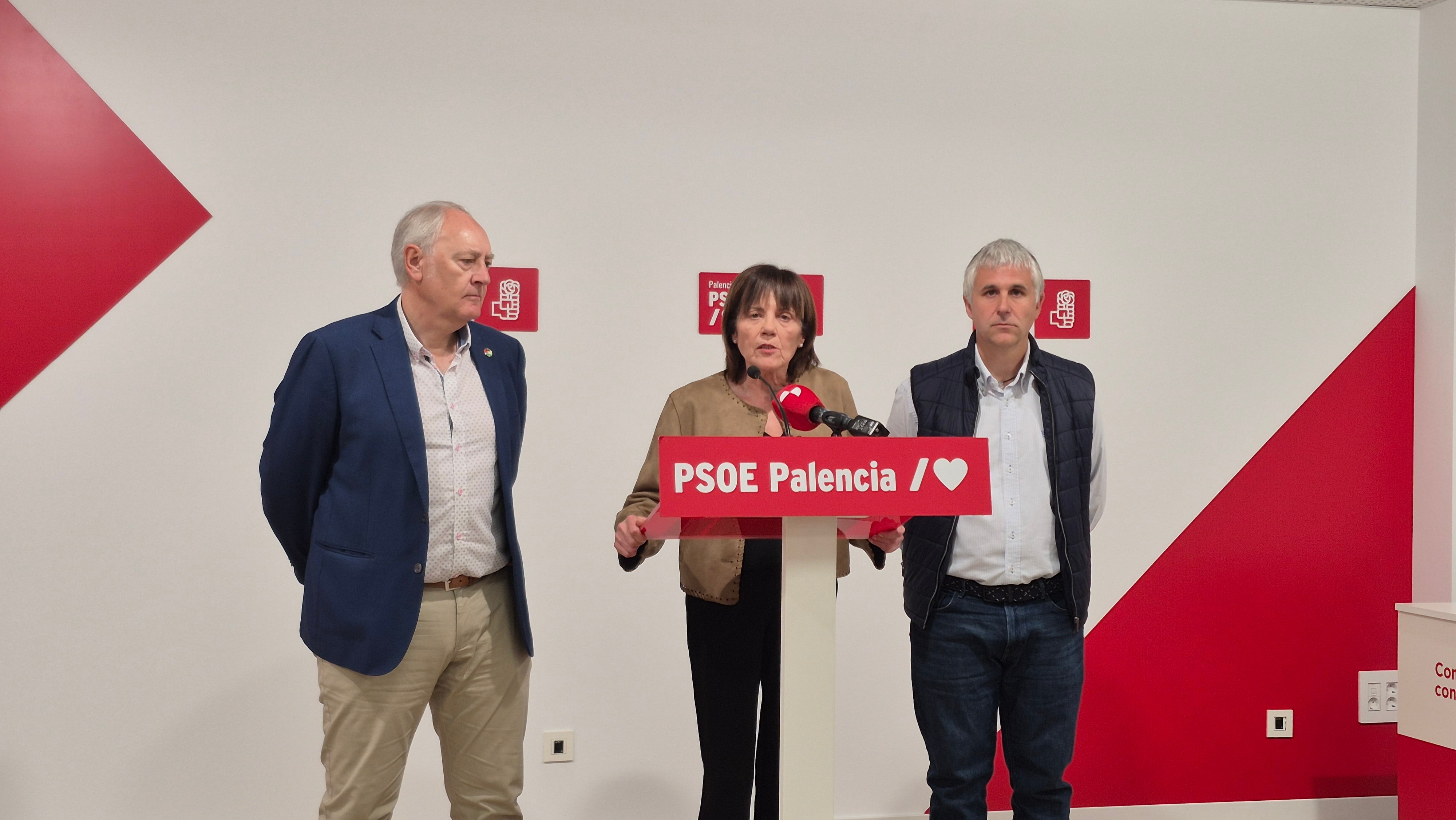 Procuradores socialistas por Palencia en las Cortes. De izquierda a derecha, Jesús Guerrero, Chelo Pablos y Rubén Illera