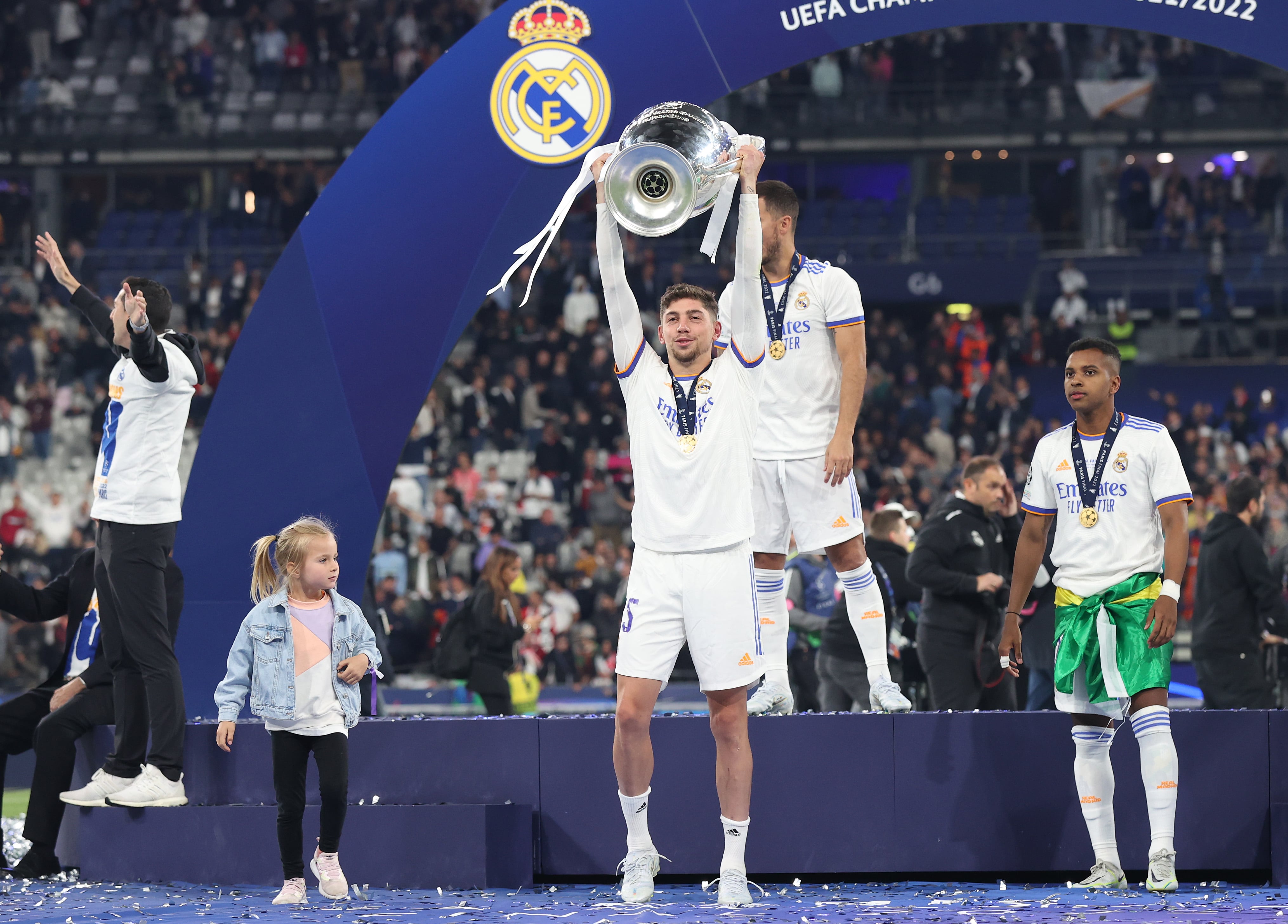 Fede Valverde celebra la consecución de su primera Champions League