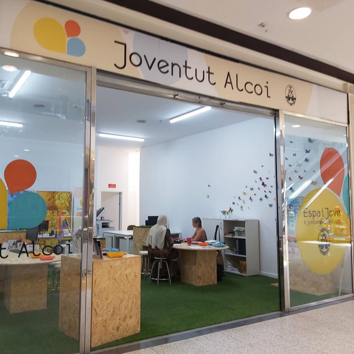 Activitats d'oci nocturn per a joves de 12 a 30 anys en la Nit Jove Alcoi