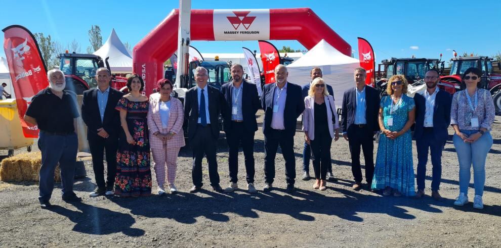 Autoridades presentes en la inauguración de FEMOGA