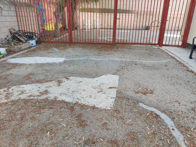 Desperfectos en el patio de Infantil del CEIP El Palmeral