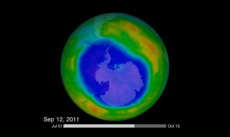 Imágen de la NASA que muestra la evolución del &quot;agujero&quot; en la capa de ozono en la Antártida.