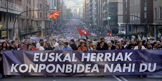 Miles de personas se suman a la marcha de la izquierda abertzale en Bilbao