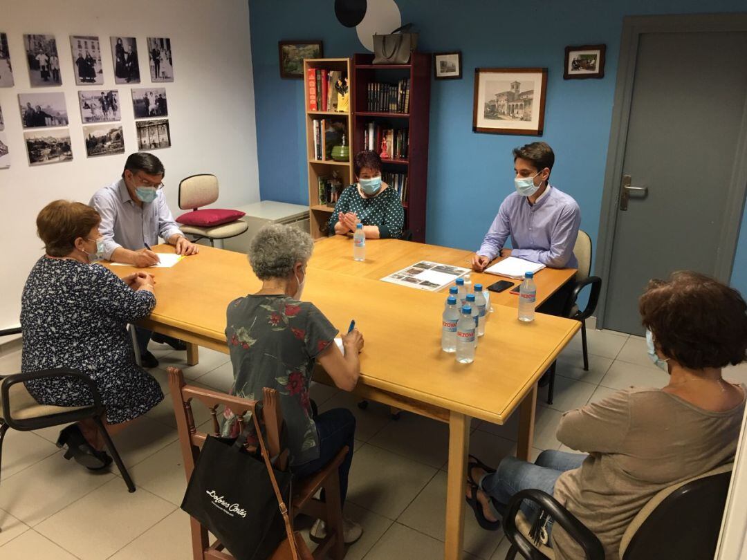 Reunión mantenida entre el Ayuntamiento de Segovia y los vecinos de San Millán.