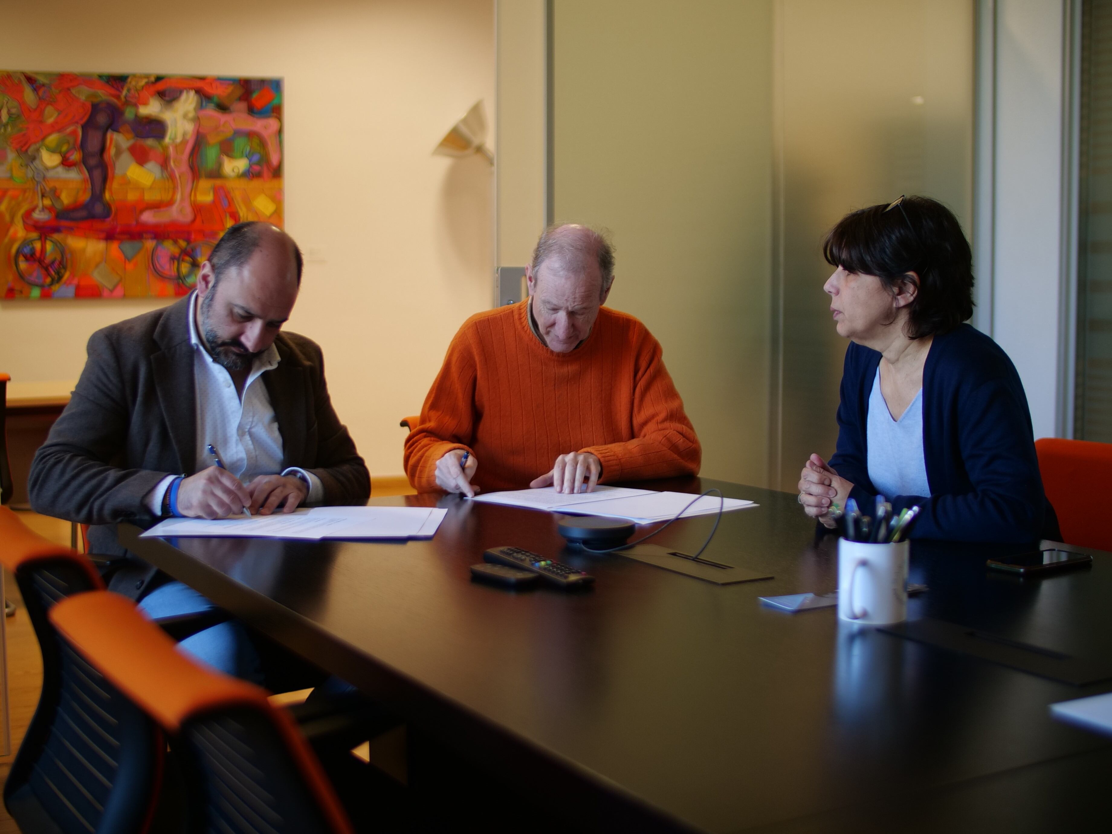 Fernando Torres, Ignacio Alcalde y Ángeles Pérez en la firma del convenio