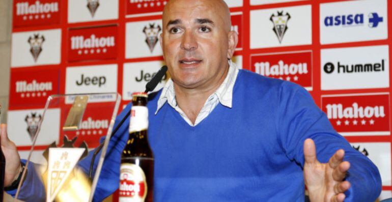 Luis César Sampedro, entrenador del Alba