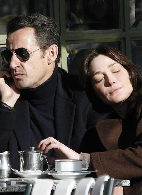 Sarkozy y Bruni hoy en una cafetería de Versalles