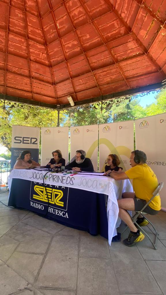 Programa Hoy por Hoy Turismo Jaca, desde el paseo de la Constitución