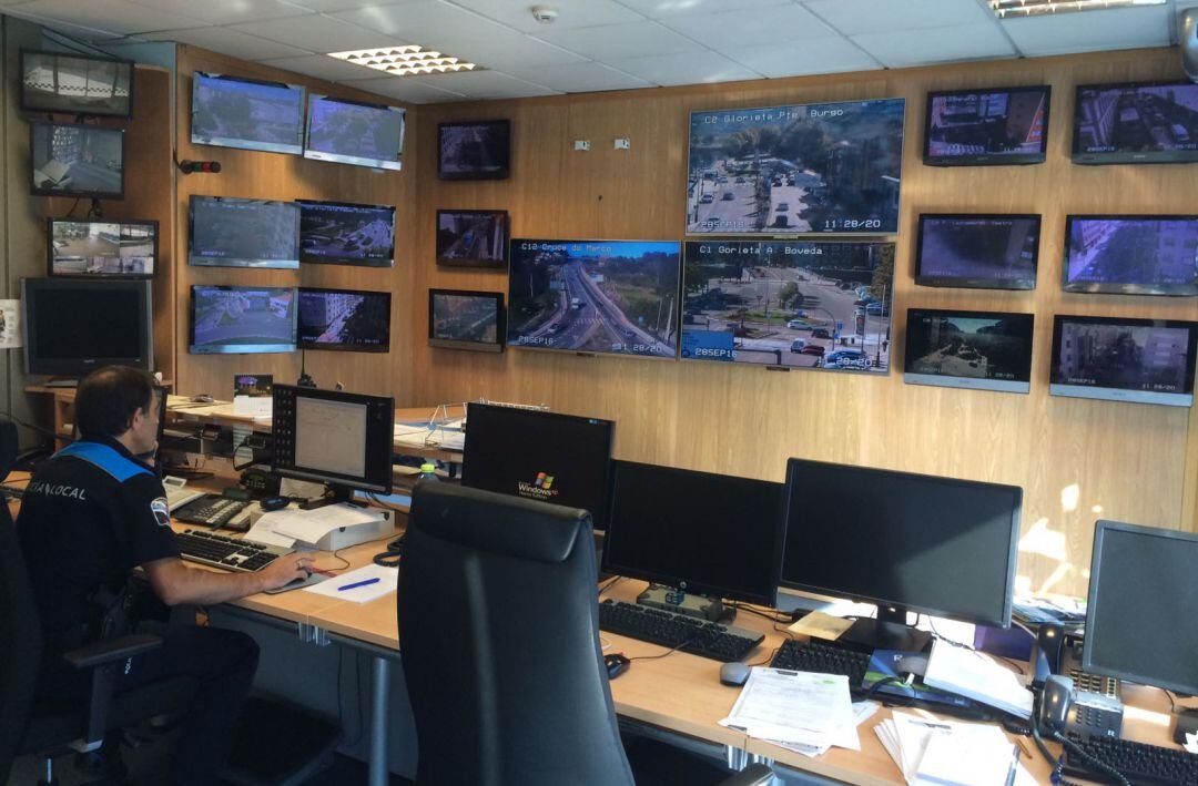 Sala de camaras de vigilancia de la Policía Local de Pontevedra