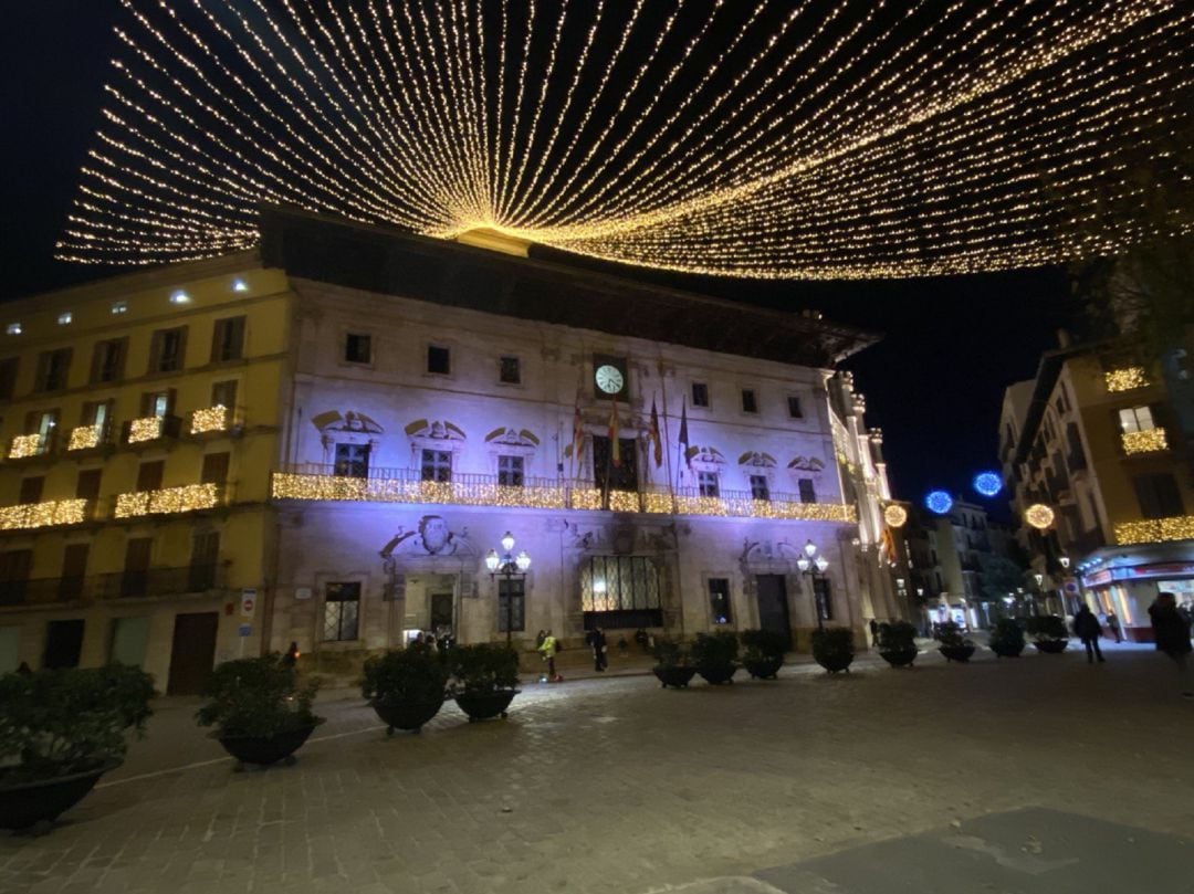 Luces navideñas en la plaza de Cort.