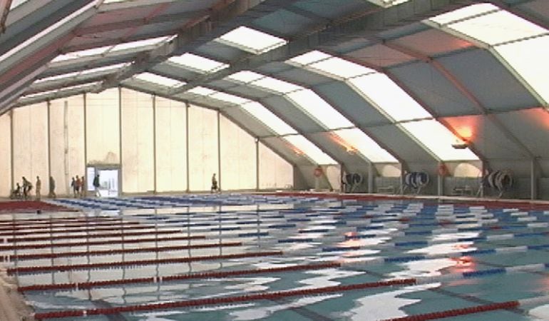 Imagen de la piscina Olímpica de la Ciudad Deportiva Fermín Cacho recien reformada.